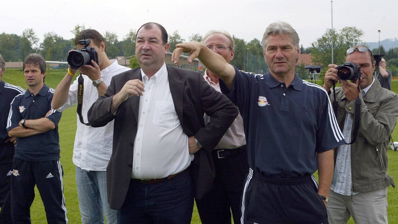 Beim Neustart mit Red Bull 2005, zusammen mit Trainer Kurt Jara.  