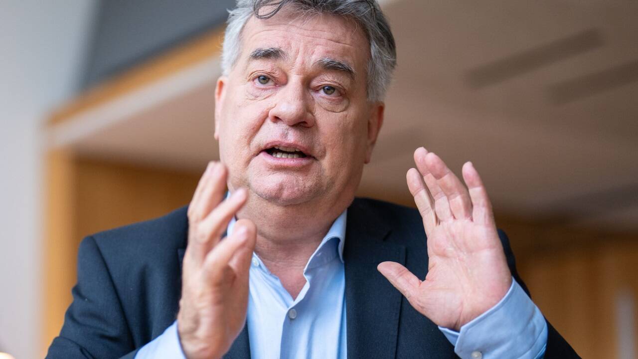 Seit kurzem 62 Jahre alt und kein bisschen amtsmüde: Werner Kogler wird die Grünen auch in die Nationalratswahl 2024 führen.  