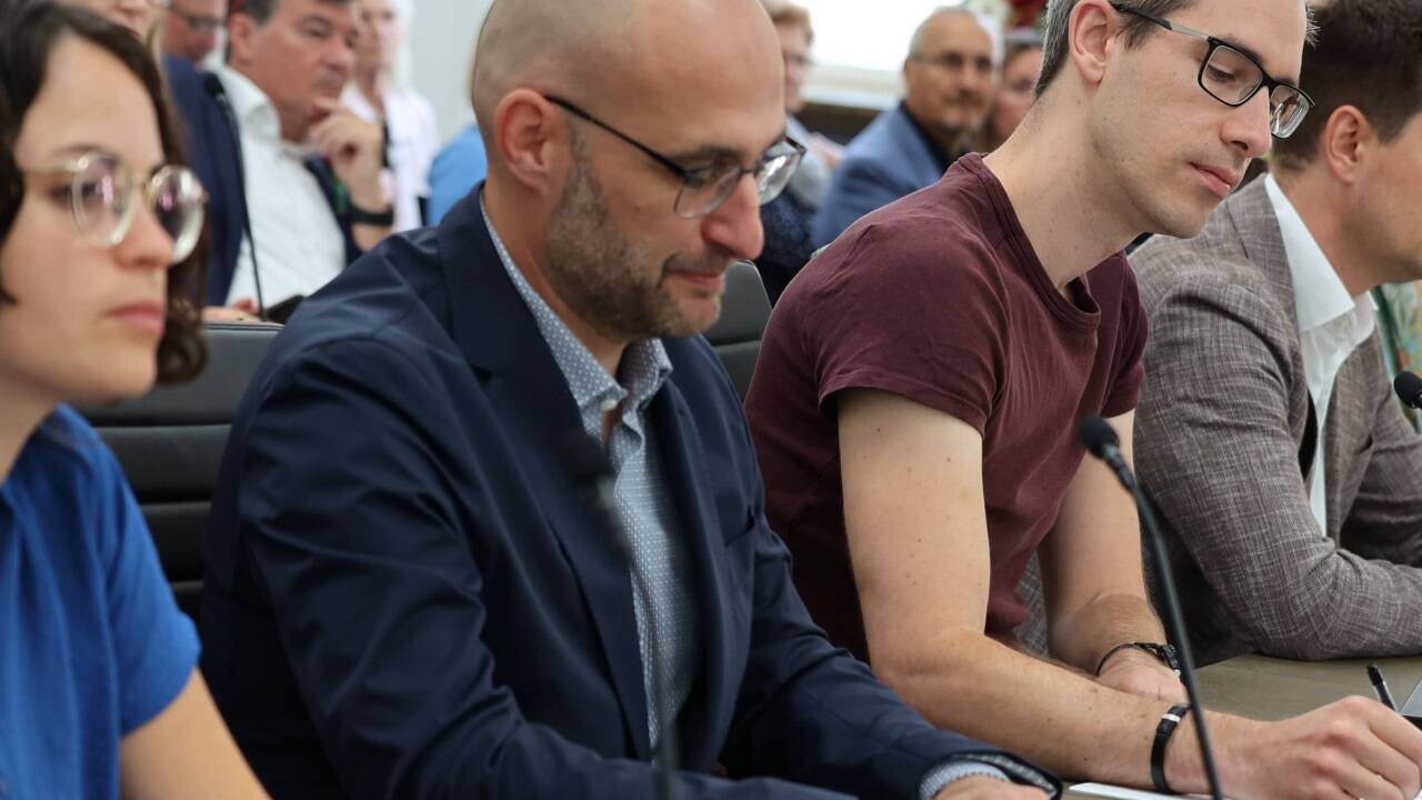 Die Abgeordneten der KPÖ plus verzichten auf einen Teil ihres Gehalts.  