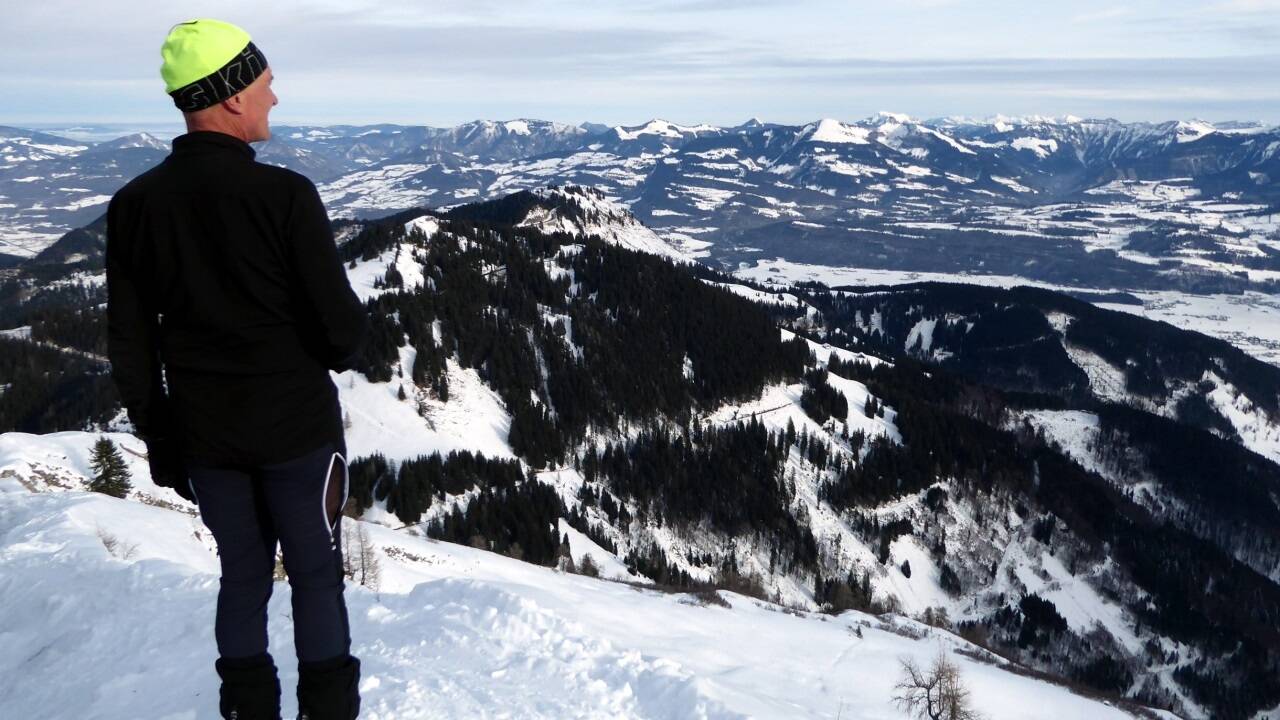 Gute Aussichten von der Eckerleiten auf das Salzachtal, die Osterhorngruppe und das neue Skitouren-Jahr. 