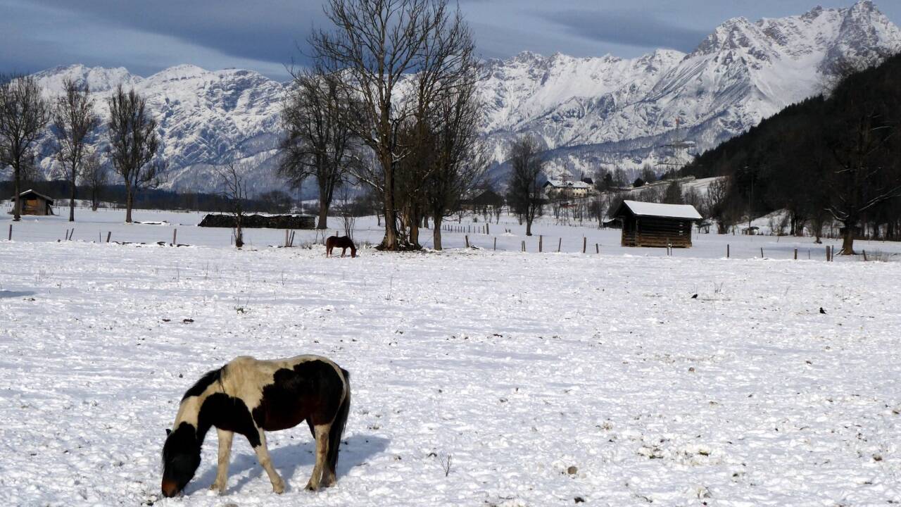 Wie hingemalt: Blick zurück auf das Steinerne Meer und Schloss Kammer. Wie hingemalt: Blick zurück auf das Steinerne Meer und Schloss Kammer.