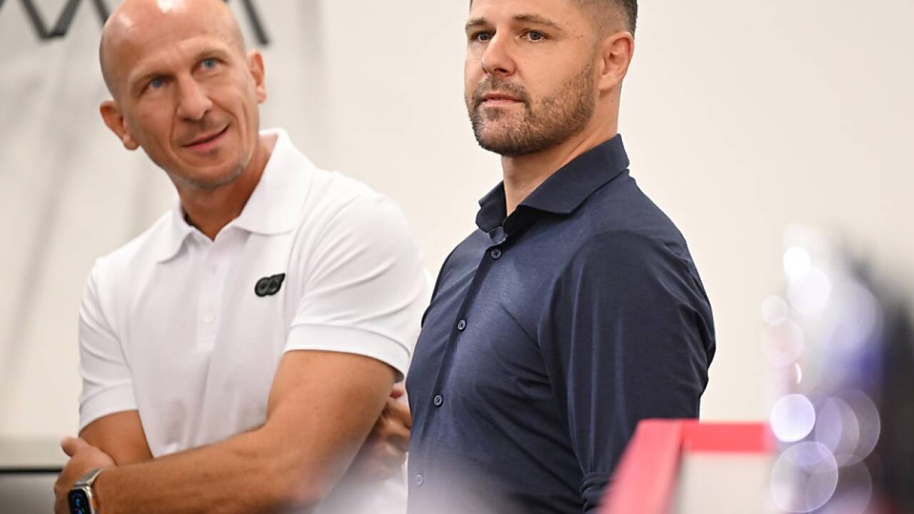 Salzburg-Trainer Gerhard Struber (l.) und Bernhard Seonbuchner konnten am Donnerstag einen neuen Torhüter verpflichten.  