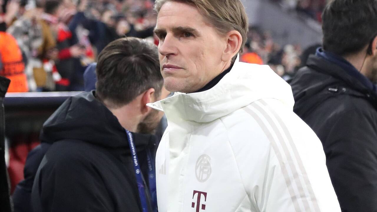 Nachdenklich: Bayern-Sportdirektor Christoph Freund muss sich aber wieder auf Fußball konzentrieren. Nachdenklich: Bayern-Sportdirektor Christoph Freund muss sich aber wieder auf Fußball konzentrieren.