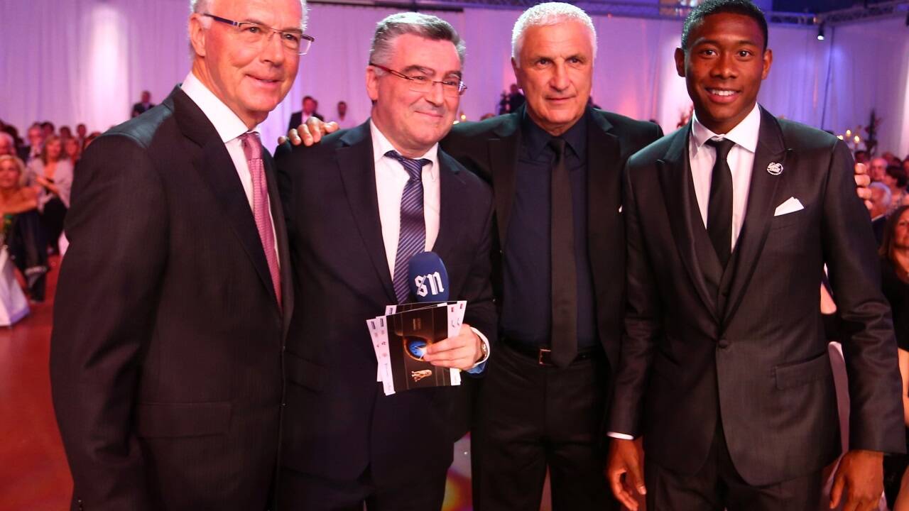 Fußballprominenz - kaum zu überbieten - traf sich 2014 bei der Leonidas-Gala: Im Saal interviewte SN-Sportchef Richard Oberndorfer (2. v. l.) den Fußballkaiser Franz Beckenbauer, Hans Krankl und den damals erst 21-jährigen David Alaba. 