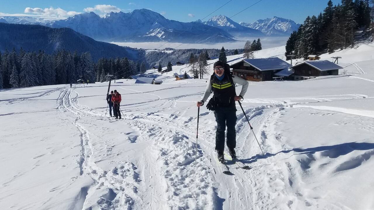 Zuerst auf das Wieserhörndl, dann der Einkehrschwung in die Spielbergalm (rechts). Zuerst auf das Wieserhörndl, dann der Einkehrschwung in die Spielbergalm (rechts).