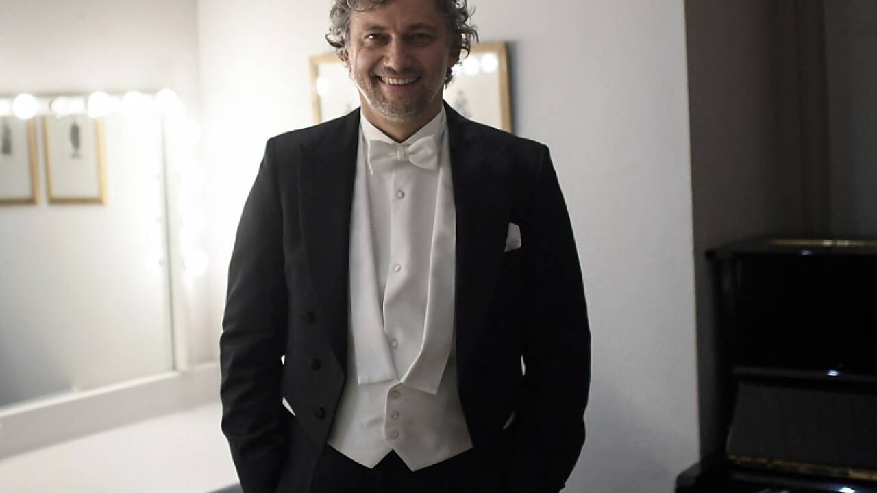 Der Kaufmann als Ritter: hohe Auszeichnung für den Startenor. 