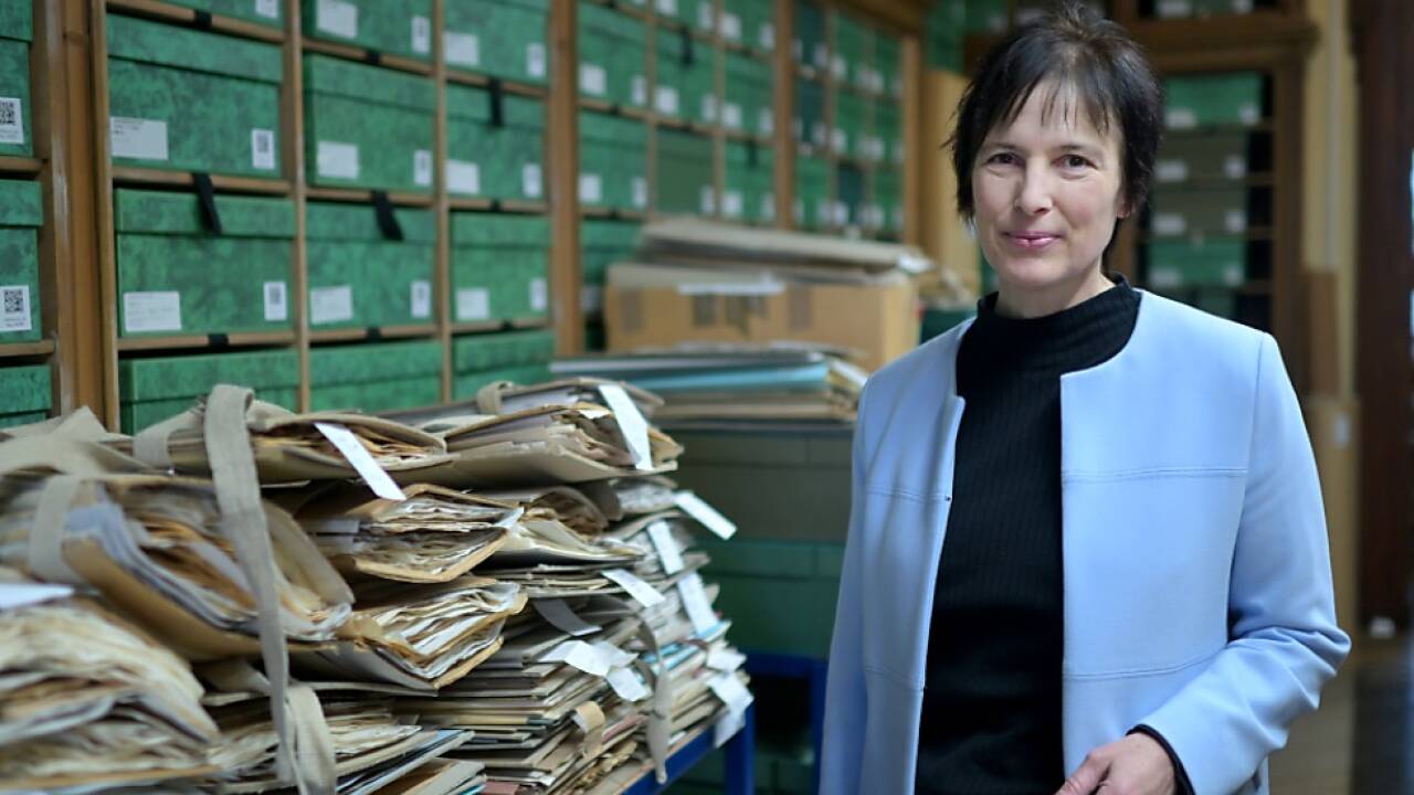 Katrin Vohland in der Botanischen Sammlung des NHM 