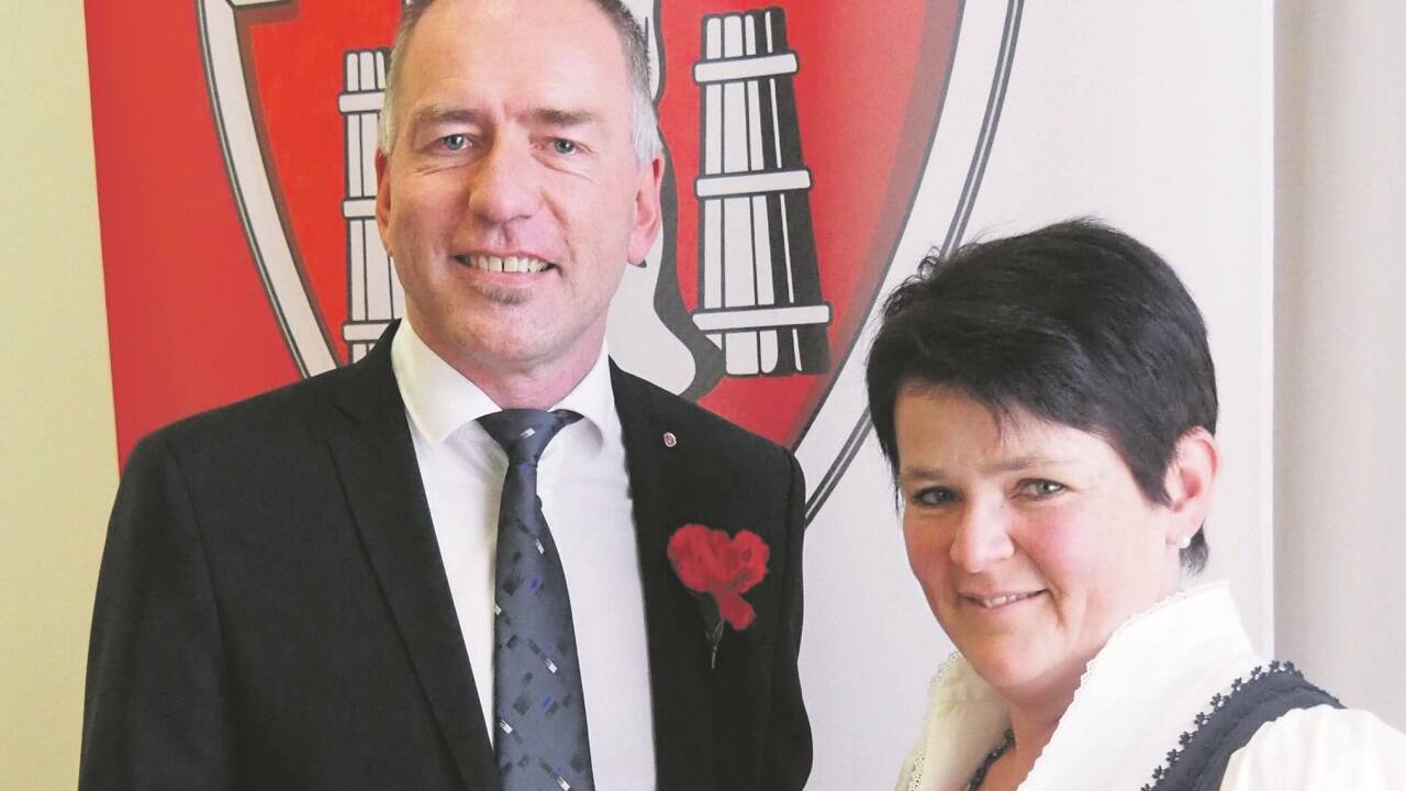Bgm. Alexander Stangassinger (SPÖ) und Vize-Bgm. Katharina Seywald (ÖVP) bei der Angelobung 2019.  