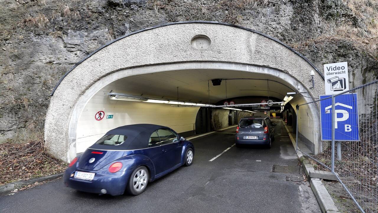 Nach dem Aus für die Erweiterung der Parkgarage im Mönchsberg liegen derzeit etwa zehn Millionen Euro auf einem Festgeldkonto. Nach dem Aus für die Erweiterung der Parkgarage im Mönchsberg liegen derzeit etwa zehn Millionen Euro auf einem Festgeldkonto.