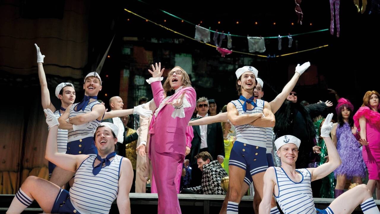 Bilder zu Lydia Steiers „Candide“-Inszenierung im Theater an der Wien 