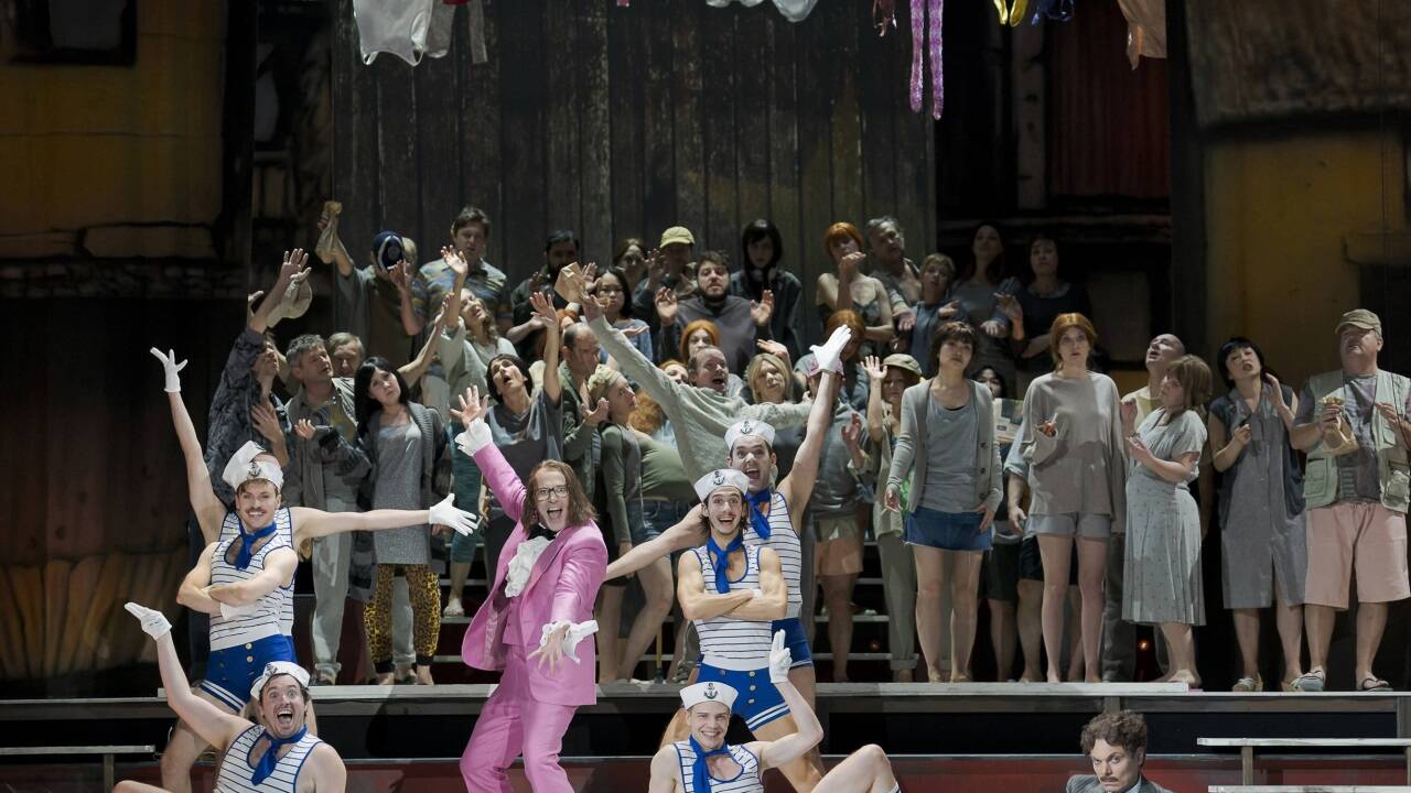 Bilder zu Lydia Steiers „Candide“-Inszenierung im Theater an der Wien 