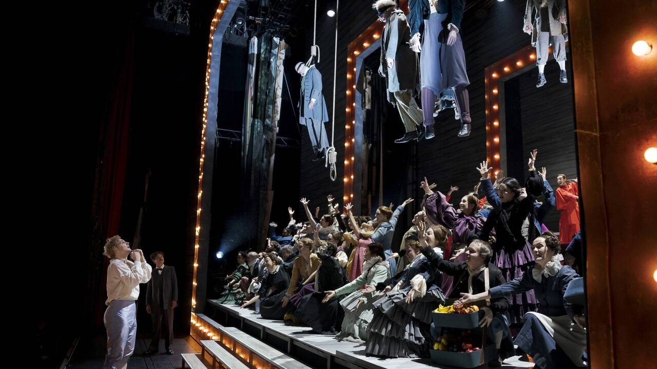 Bilder zu Lydia Steiers „Candide“-Inszenierung im Theater an der Wien 