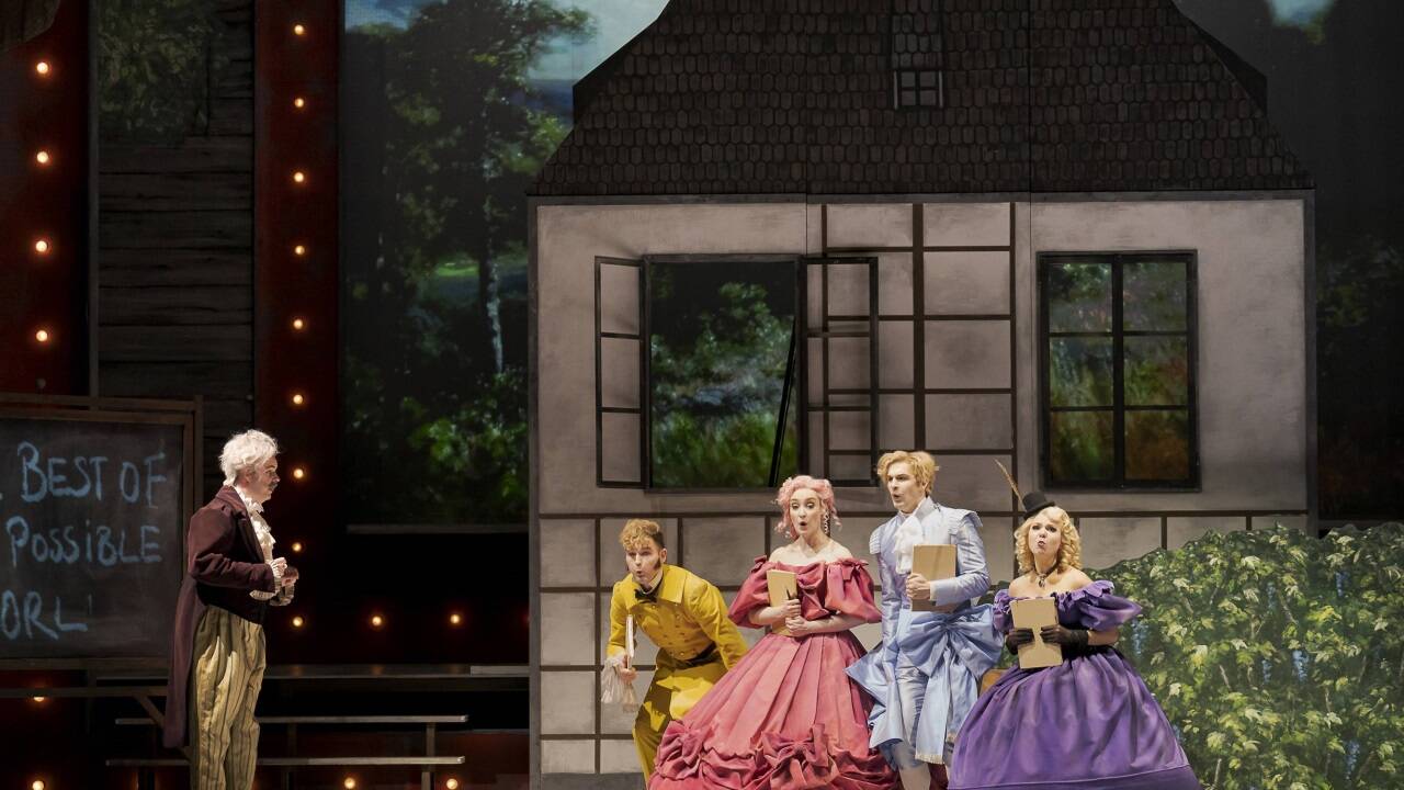 Bilder zu Lydia Steiers „Candide“-Inszenierung im Theater an der Wien 