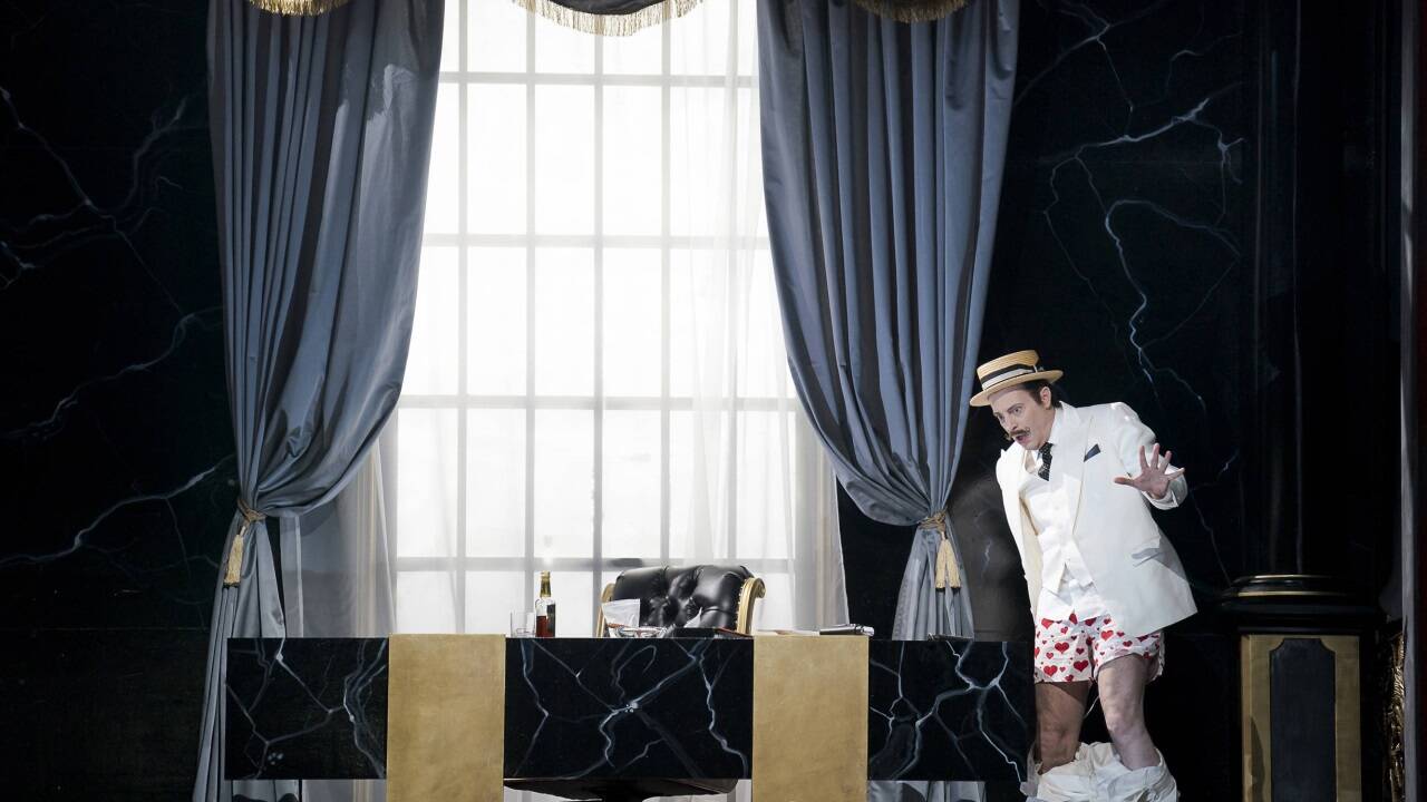 Bilder zu Lydia Steiers „Candide“-Inszenierung im Theater an der Wien 