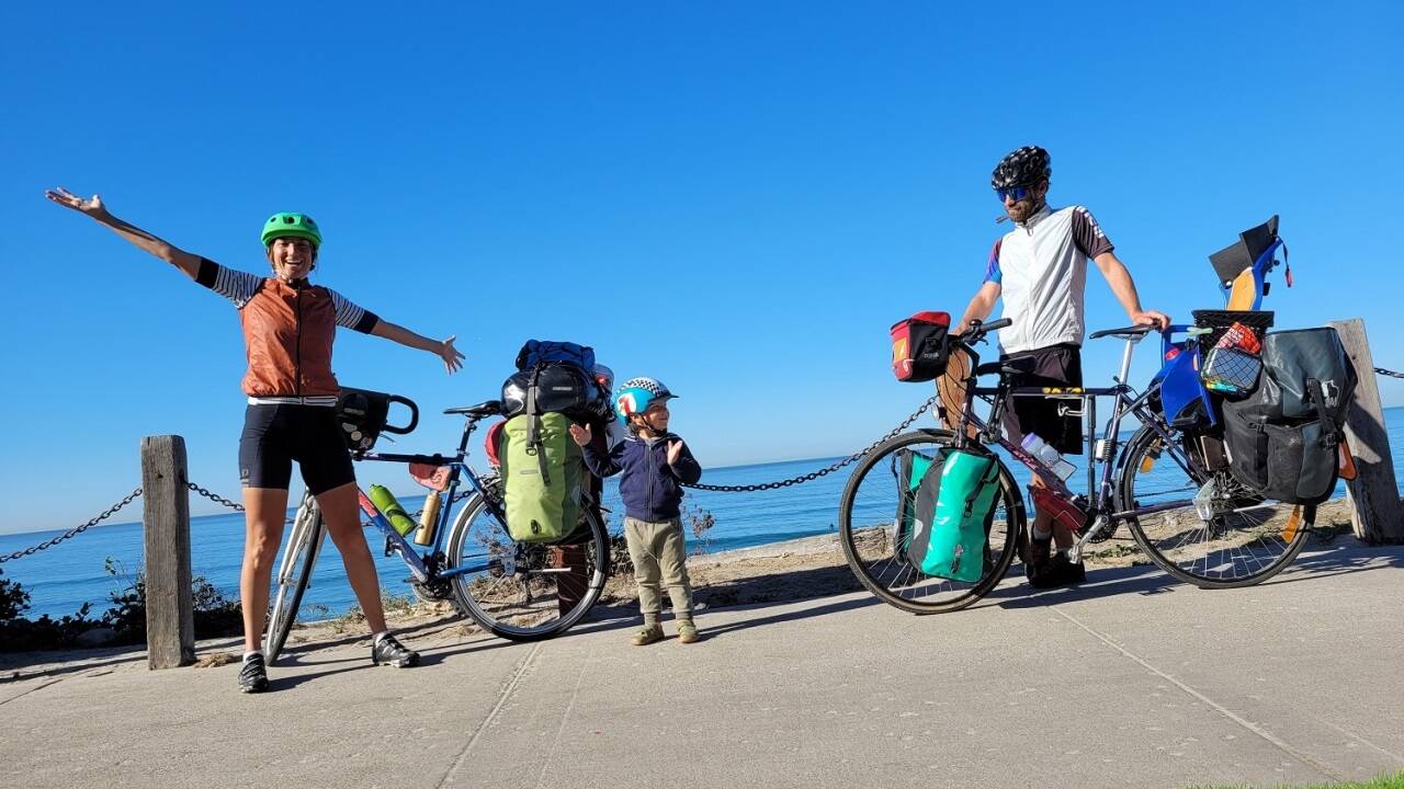 Julia, Markus und Maxi auf ihrer Radreise an der Westküste. 