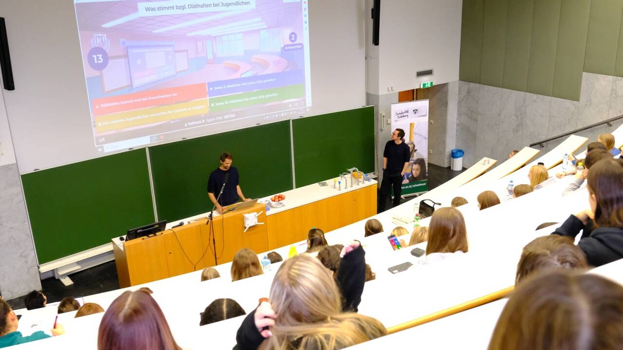 Salzburger Schülerinnen und Schüler zu Gast an der Naturwissenschaftlichen Fakultät der Universität Salzburg.  