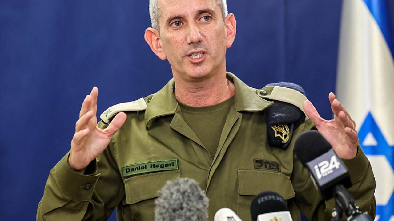 Armeesprecher Hagari gab die israelischen Verluste bekannt. 