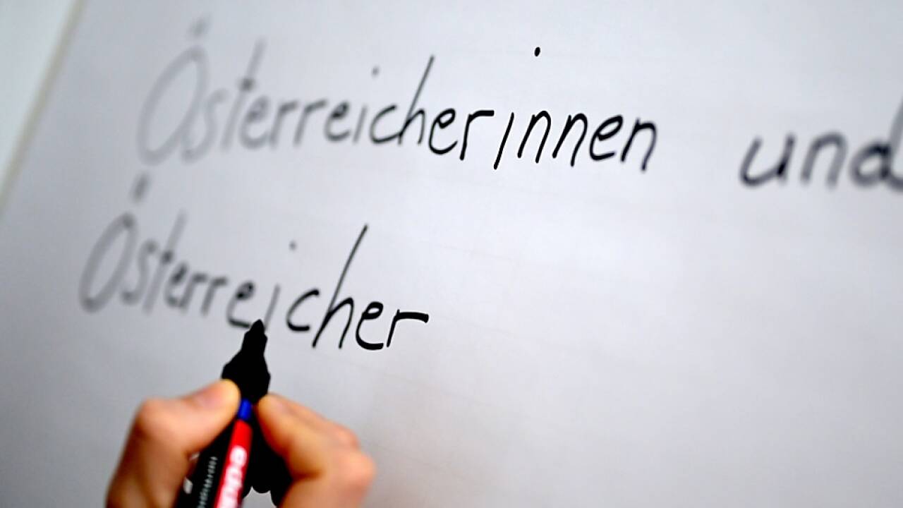 Nehammer für das Ausschreiben beider Geschlechterformulierungen 