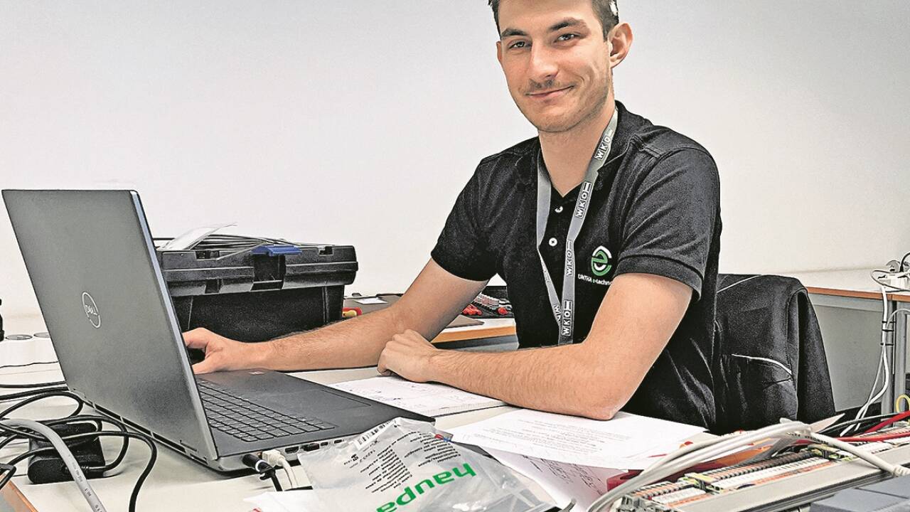 Jakob Lienbacher ist Mechatroniker bei UNTHA e-technology. 