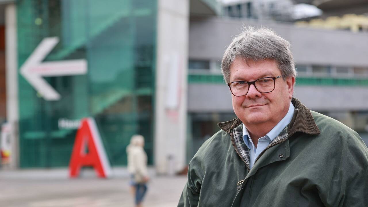Klaus Kessler, Leiter des zentralen Bettenmanagements des Uniklinikums: „Menschen liegen bis zu ein Dreivierteljahr bei uns, weil sie keinen Heimplatz haben. Auf Dauer ist das menschenunwürdig.“ Klaus Kessler, Leiter des zentralen Bettenmanagements des Uniklinikums: „Menschen liegen bis zu ein Dreivierteljahr bei uns, weil sie keinen Heimplatz haben. Auf Dauer ist das menschenunwürdig.“