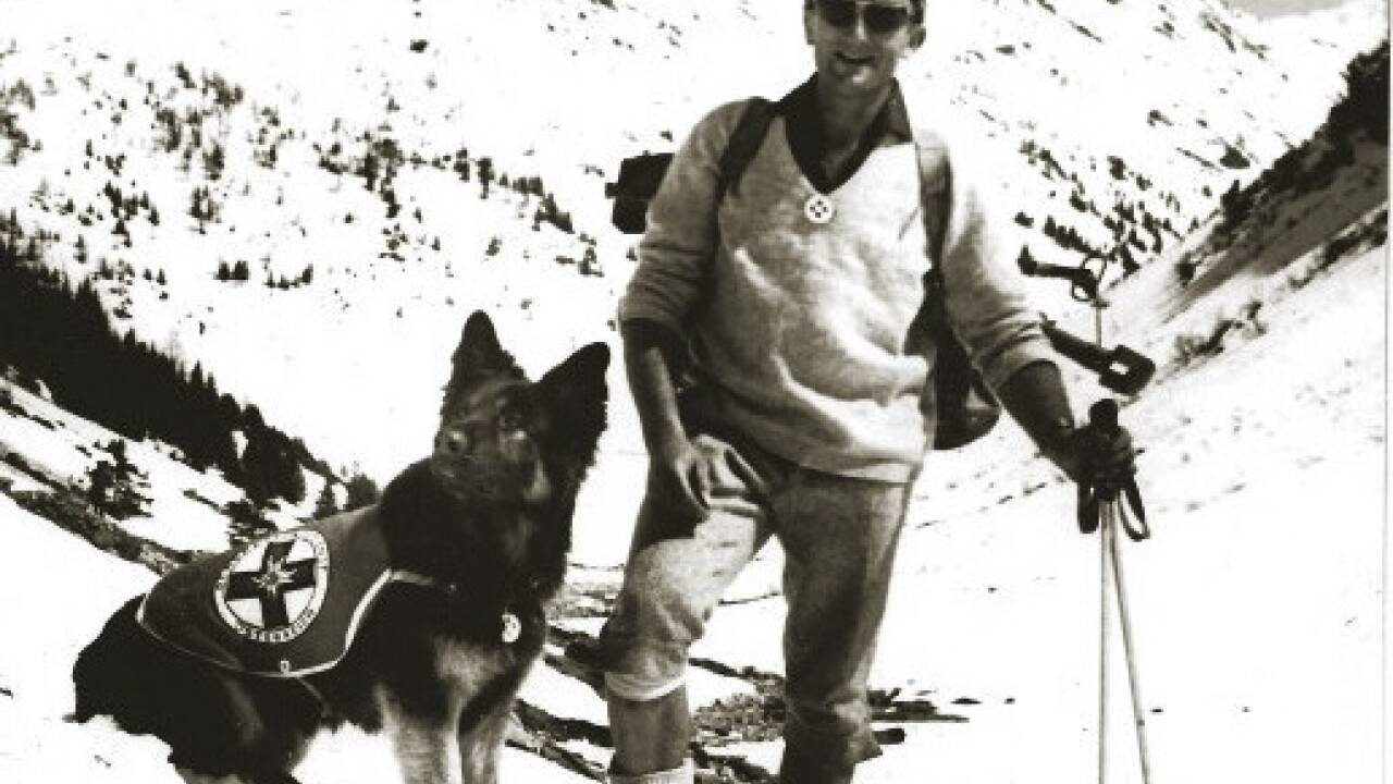 Die Hundestaffel der Bergrettung wurde 1948 offiziell gegründet. In den frühen 50er-Jahren wurde bei einem Lawineneinsatz noch die Gendarmerie alarmiert.   Die Hundestaffel der Bergrettung wurde 1948 offiziell gegründet. In den frühen 50er-Jahren wurde bei einem Lawineneinsatz noch die Gendarmerie alarmiert.