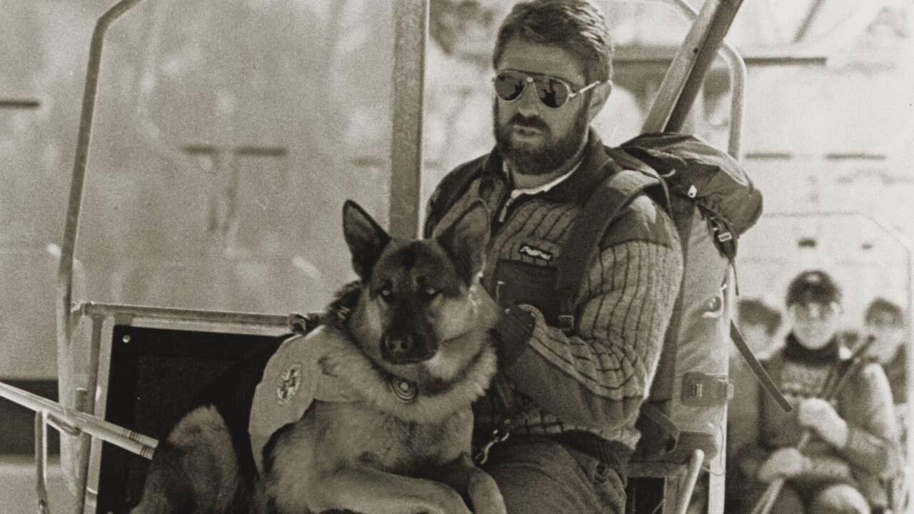 Die Hundestaffel der Bergrettung wurde 1948 offiziell gegründet. In den frühen 50er-Jahren wurde bei einem Lawineneinsatz noch die Gendarmerie alarmiert.   Die Hundestaffel der Bergrettung wurde 1948 offiziell gegründet. In den frühen 50er-Jahren wurde bei einem Lawineneinsatz noch die Gendarmerie alarmiert.