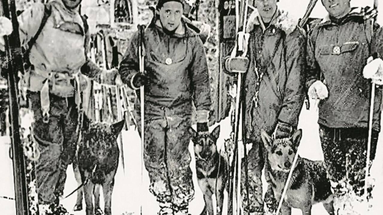 Die Hundestaffel der Bergrettung wurde 1948 offiziell gegründet. In den frühen 50er-Jahren wurde bei einem Lawineneinsatz noch die Gendarmerie alarmiert.   Die Hundestaffel der Bergrettung wurde 1948 offiziell gegründet. In den frühen 50er-Jahren wurde bei einem Lawineneinsatz noch die Gendarmerie alarmiert.