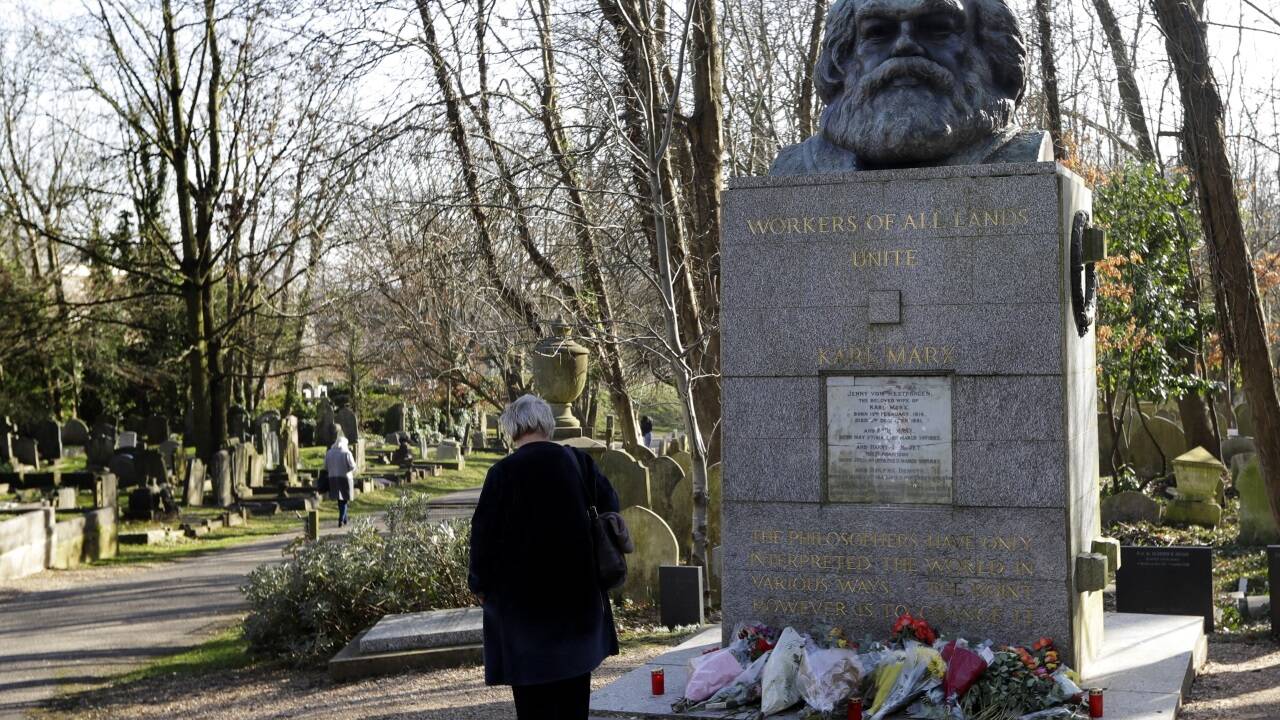 Das Grab von Karl Marx befindet sich auf dem Highgate Cemetery in London. 