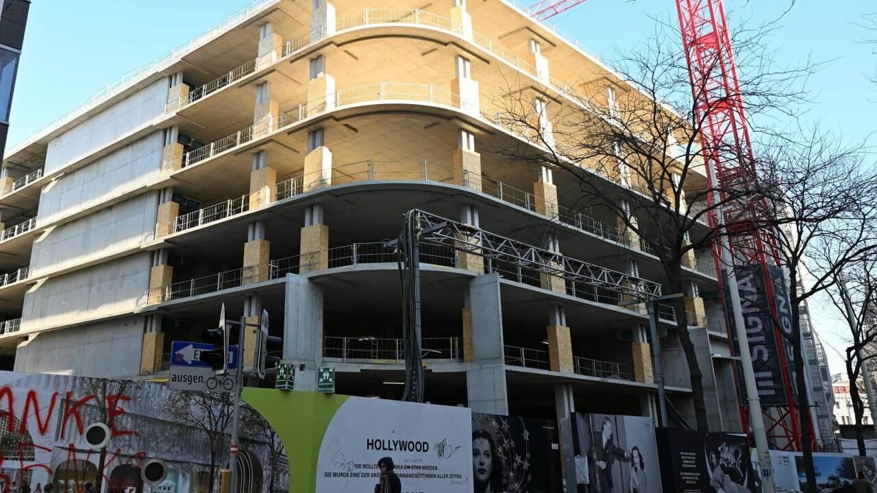 Von der Insolvenz der KaDeWe Group ist auch das Kaufhaus Lamarr in Wien betroffen. Wann es fertiggebaut wird, ist offen. 