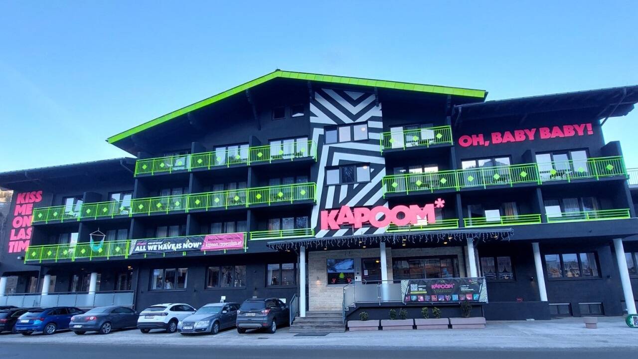Auffällig: Das Hotel Kapoom in Kaprun. Auffällig: Das Hotel Kapoom in Kaprun.