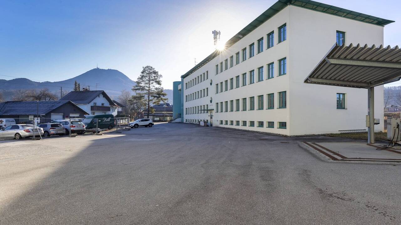 Das ehemalige Porr-Gebäude wird ab Ende September zur Flüchtlingsunterkunft. Um das Gebäude zu adaptieren hilft ein eigenes Gesetz des Landes – und das wurde am Mittwoch im Landtag einstimmig bis 2029 verlängert.  