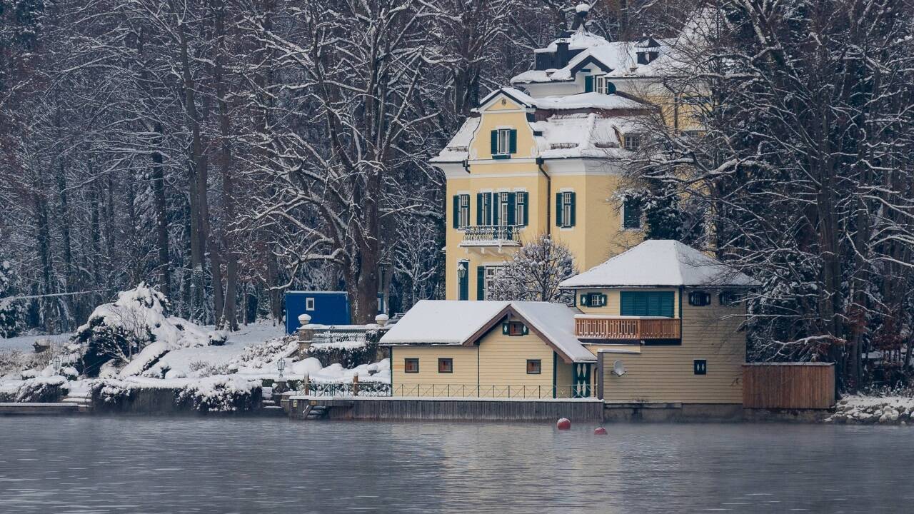 Das Waldschlössl in St. Gilgen-Burgau am Attersee wird mit dem russischen Ex-Vizepremierminister Igor Schuwalow in Verbindung gebracht. Das Waldschlössl in St. Gilgen-Burgau am Attersee wird mit dem russischen Ex-Vizepremierminister Igor Schuwalow in Verbindung gebracht.
