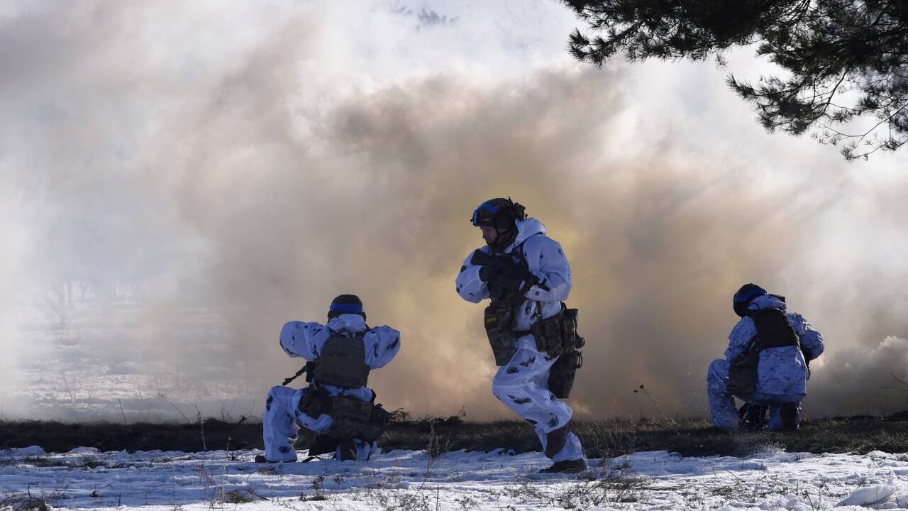 Ukrainische Soldaten bei Gefechtsübungen. Ukrainische Soldaten bei Gefechtsübungen.