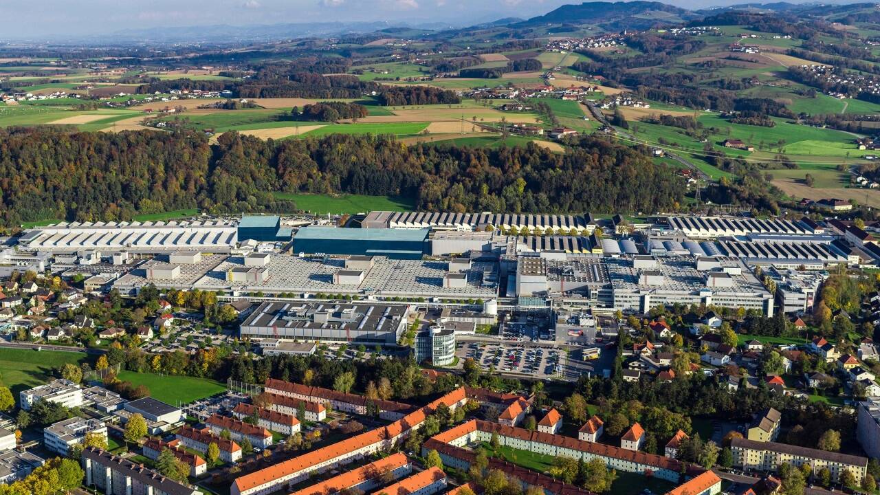 4500 Beschäftigte zählt das BMW-Werk in Steyr. In den Aufbau der E-Antriebsfertigung fließen eine Milliarde Euro.  