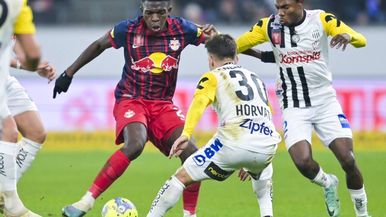 Noch mit Abstimmungsproblemen: Lucas Gourna-Douath wurde zum Innenverteidiger umfunktioniert. Noch mit Abstimmungsproblemen: Lucas Gourna-Douath wurde zum Innenverteidiger umfunktioniert.