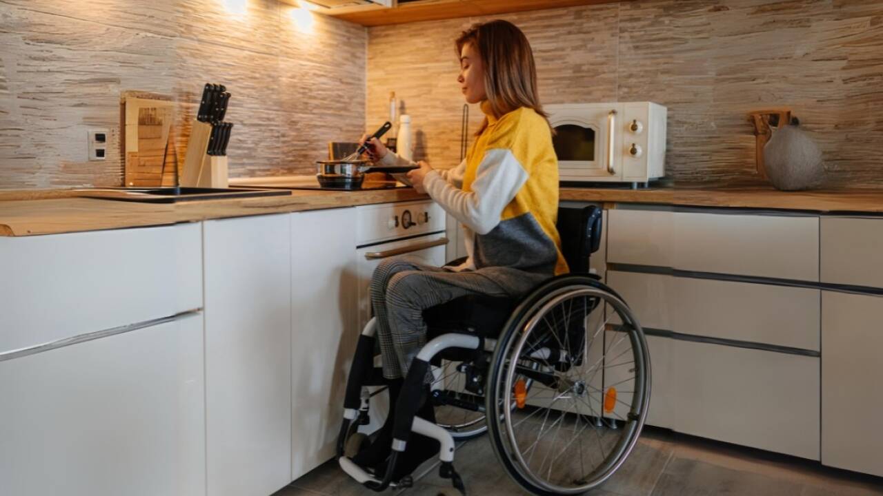 Das Konzept des „Anpassbaren Wohnbaus“ sieht vor, dass Wohngebäude so geplant und gebaut werden, dass sie zu einem späteren Zeitpunkt leicht barrierefrei adaptiert werden können.  