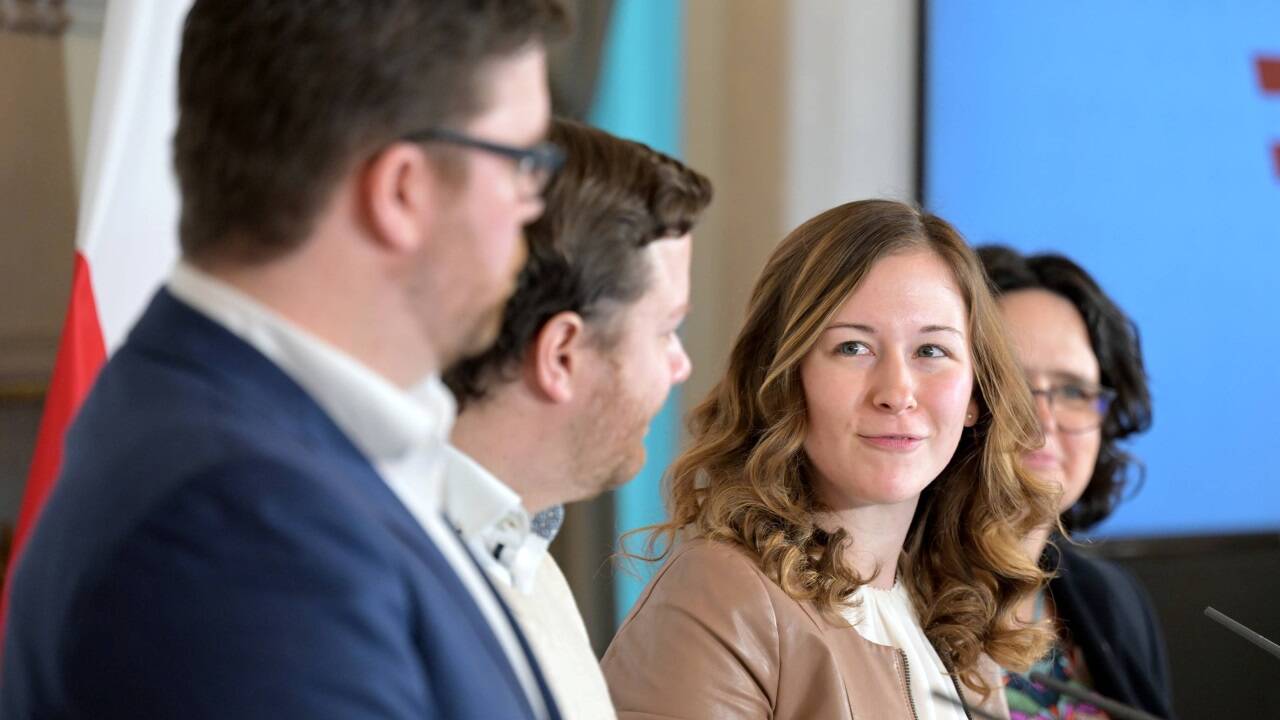 (v.l.) Matthias Jax (Safer Internet), Stefan Ebenberger (Generalsekretär ISPA), Staatssekretärin Claudia Plakolm (ÖVP) und Barbara Buchegger (Safer Internet) im Rahmen einer Pressekonferenz der Initiative Saferinternet.at. 