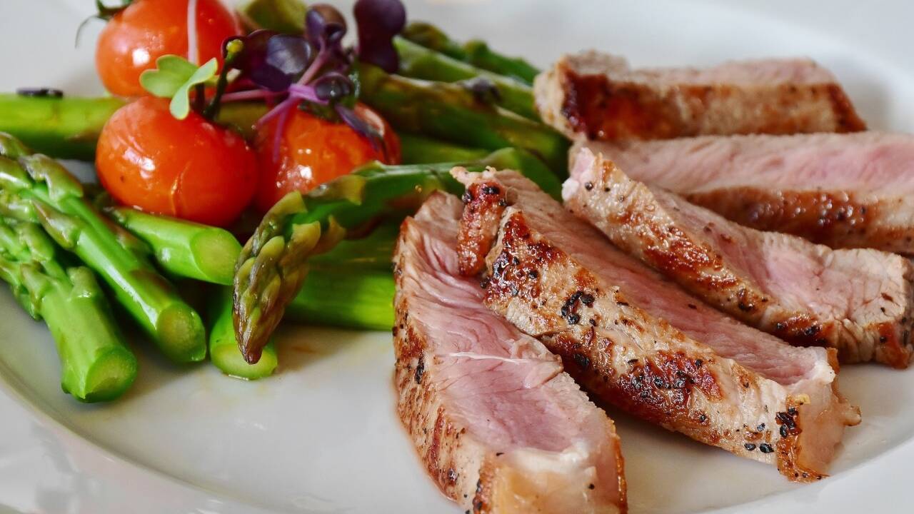 Dickere Steaks können auch nach dem Grillen in Scheiben augeschnitten werden. 