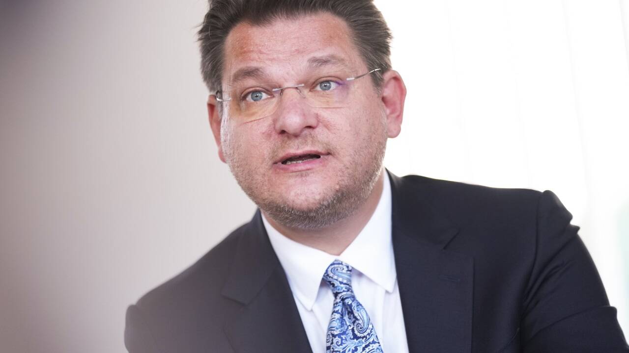 Der Rektor der Uni Klagenfurt, Oliver Vitouch, ist nach seiner Nicht-Verlängerung ab Herbst für neue Aufgaben frei.  