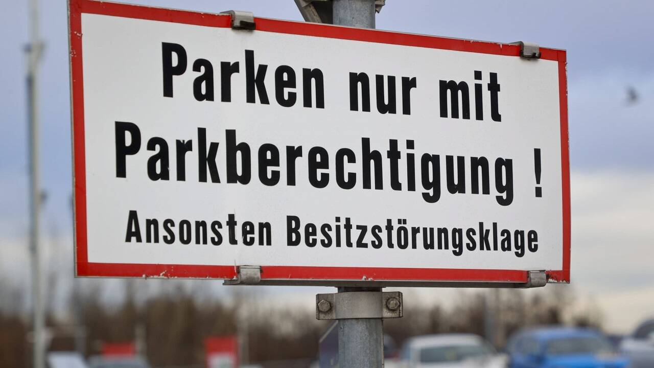 Symbolbild: Auch in Salzburg tappen viele Autofahrer in die Falle. Denn Besitzstörungsklagen sind schon lange zum – lukrativen – Geschäft geworden. Symbolbild: Auch in Salzburg tappen viele Autofahrer in die Falle. Denn Besitzstörungsklagen sind schon lange zum – lukrativen – Geschäft geworden.