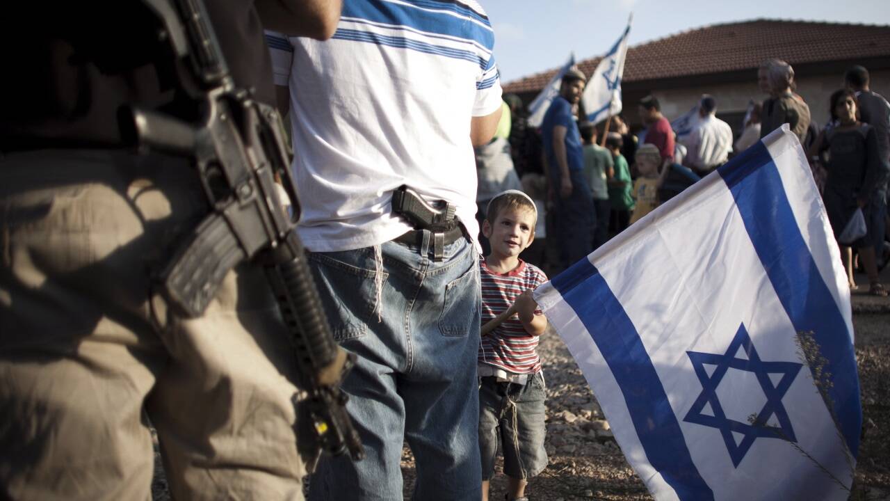Die israelische Regierung hat den Erwerb eines Waffenscheins nach dem 7. Oktober erleichtert.  