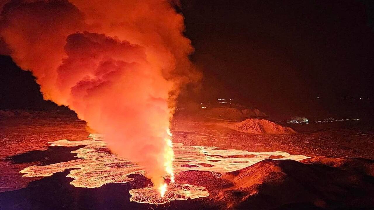 Nach Angaben der Wetterbehörde begann der Ausbruch am Donnerstag gegen 6.00 Uhr nordöstlich des Berges Sylingarfell. 