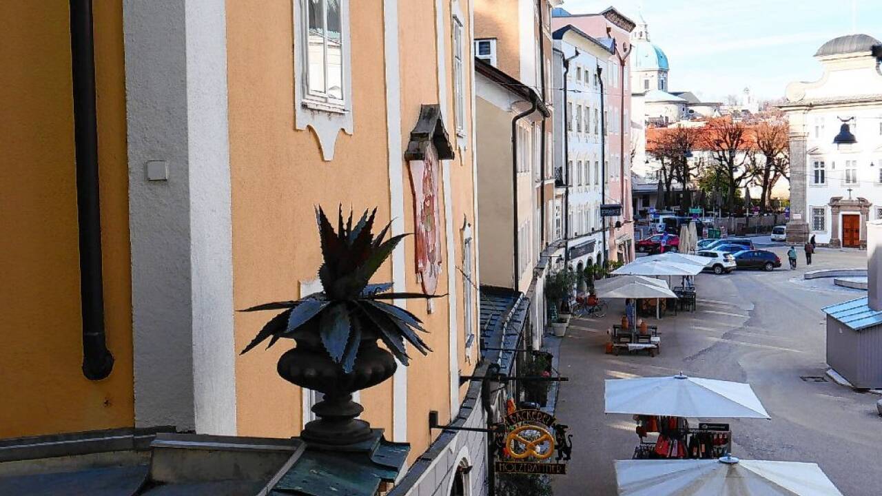 Blick vom Dach des Geschäftslokals Richtung Kajetanerplatz.  