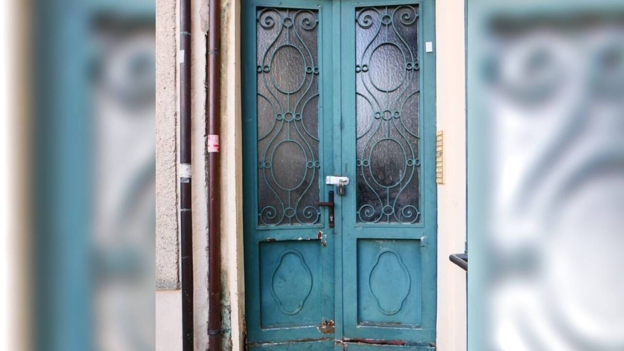 Die Tür zum Haupthaus Schanzlgasse 10.  