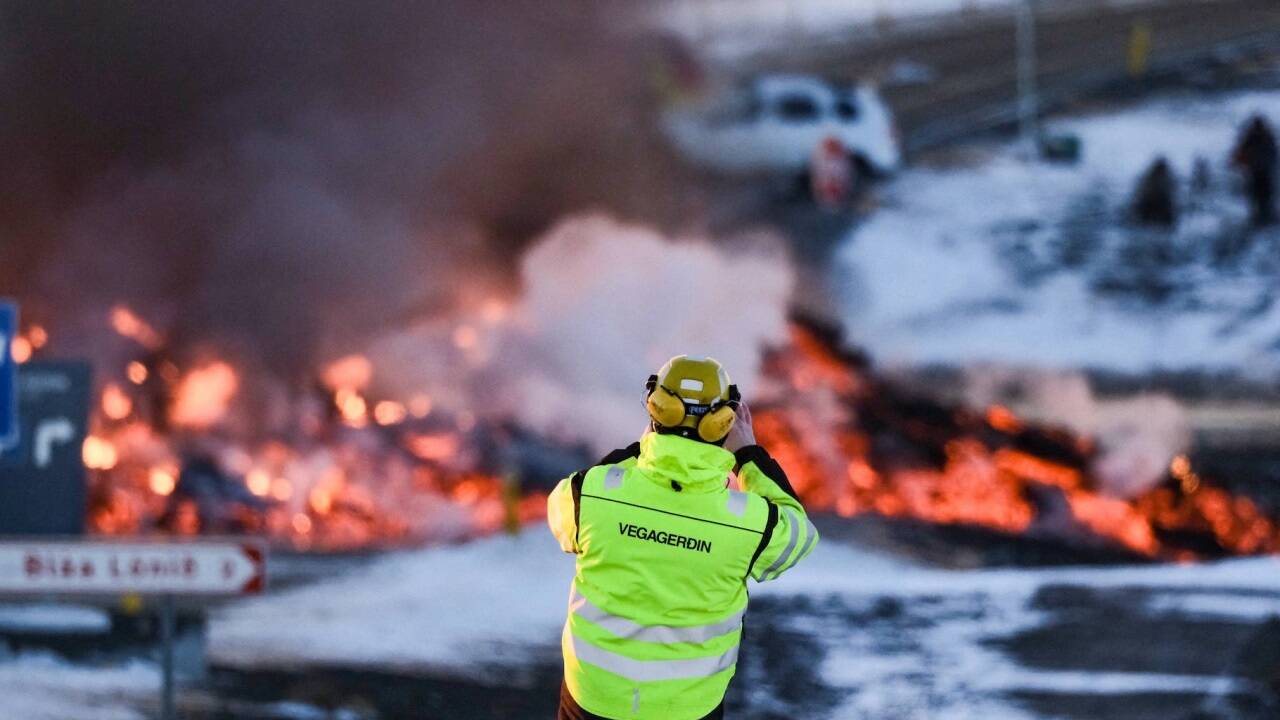 Nach Angaben der Wetterbehörde begann der Ausbruch am Donnerstag gegen 6.00 Uhr nordöstlich des Berges Sylingarfell. 