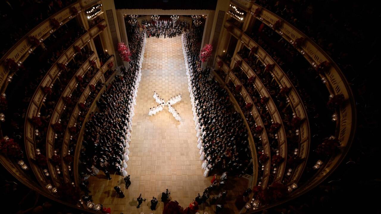 Blick auf das Parkett beim Ball der Bälle. 