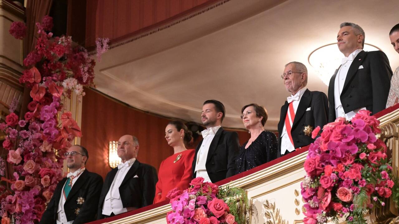 Die in- und ausländische Politprominenz in der Staatsoper. 