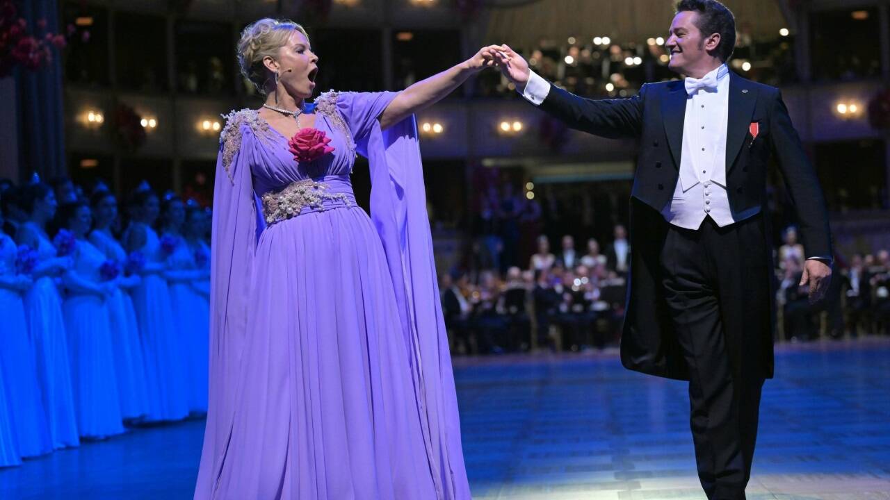Die umjubelte Eröffnung von Piotr Beczala und Elena Garanča. Ein Tänzchen durfte auch nicht fehlen.  