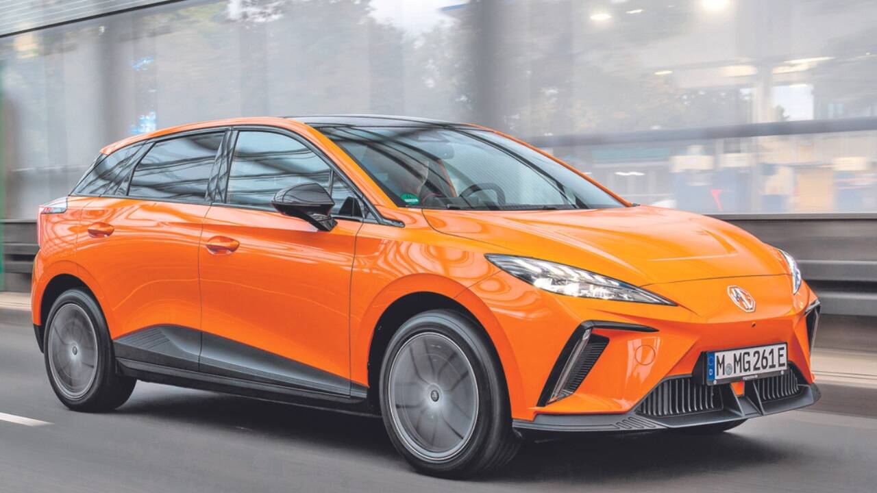 DER MG4 Electric kommt 2024 als Topmodell „X-Power“ sowie als „Trophy Extended Range“ mit maximal 520 Kilometern Reichweite.  