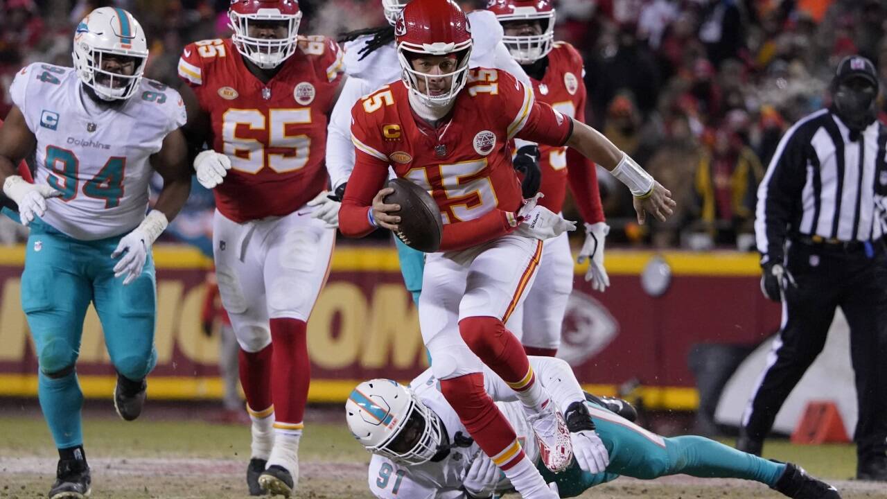 Wird Star-Quarterback Patrick Mahomes (Mitte) auch im Super Bowl zaubern? 